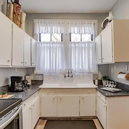 Dauphin District Darling #1-Downtown, Restaurants Apartment Mobile Exterior photo