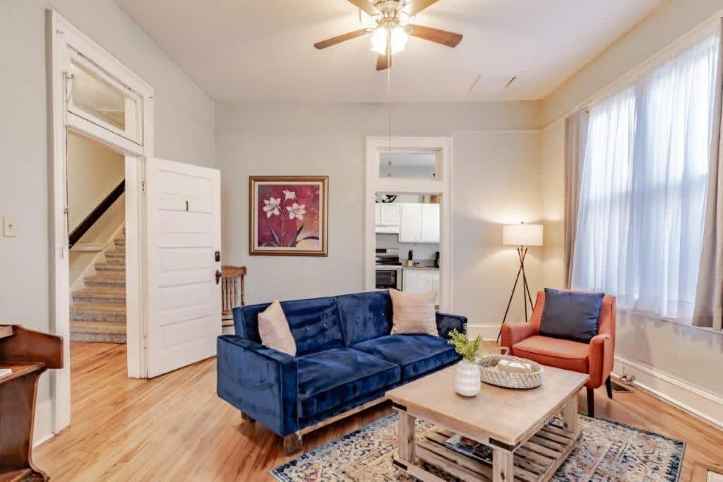 Dauphin District Darling #1-downtown, Restaurants Apartment Mobile