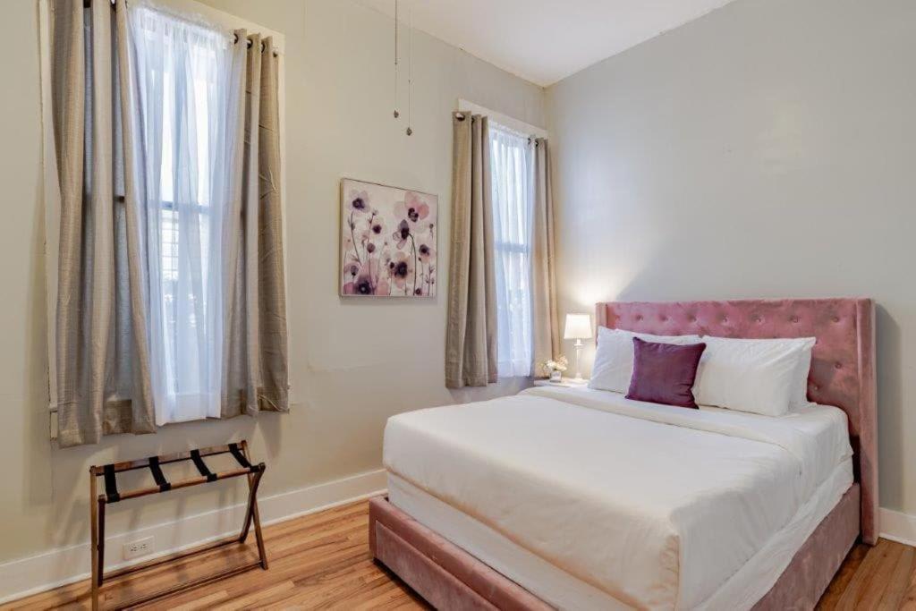 Apartment Dauphin District Darling #1-downtown, Restaurants *