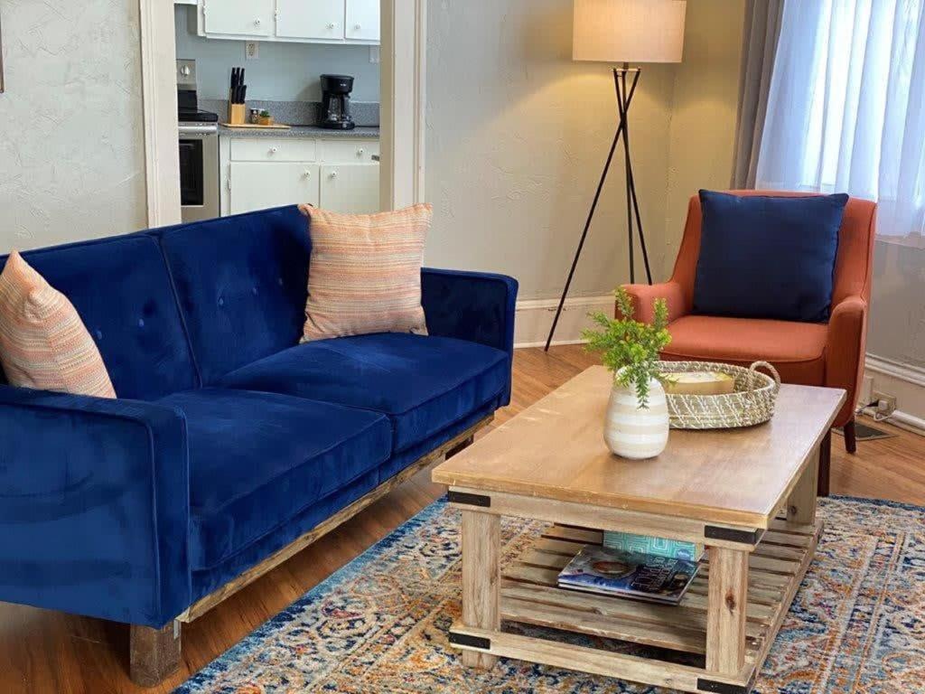 Dauphin District Darling #1-downtown, Restaurants Apartment Mobile