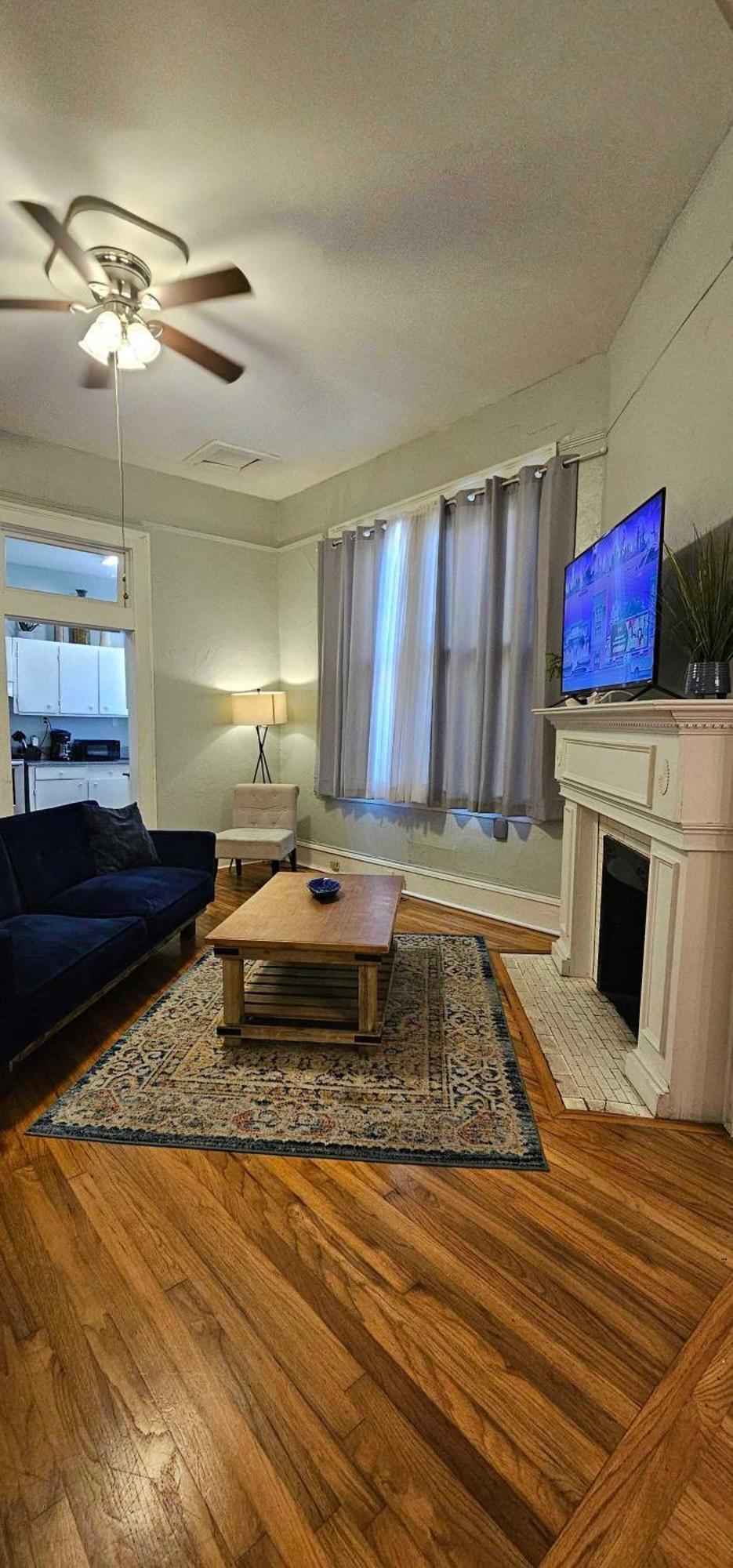 Apartment Dauphin District Darling #1-downtown, Restaurants *