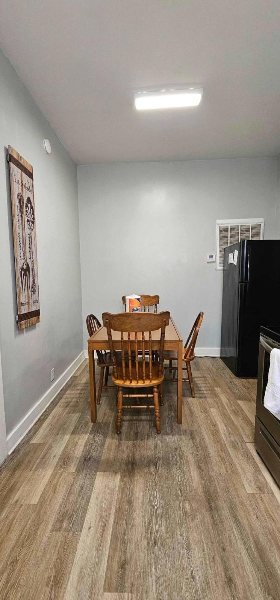 Dauphin District Darling #1-downtown, Restaurants Apartment *