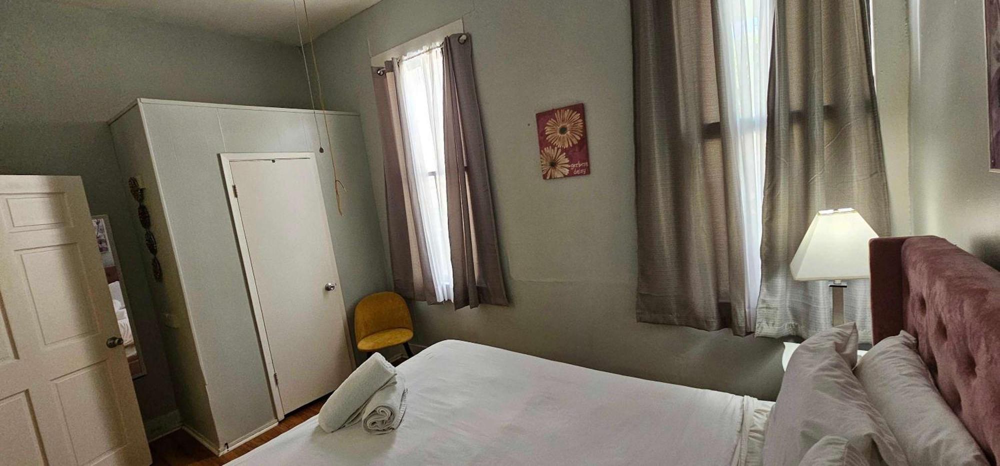Apartment Dauphin District Darling #1-downtown, Restaurants