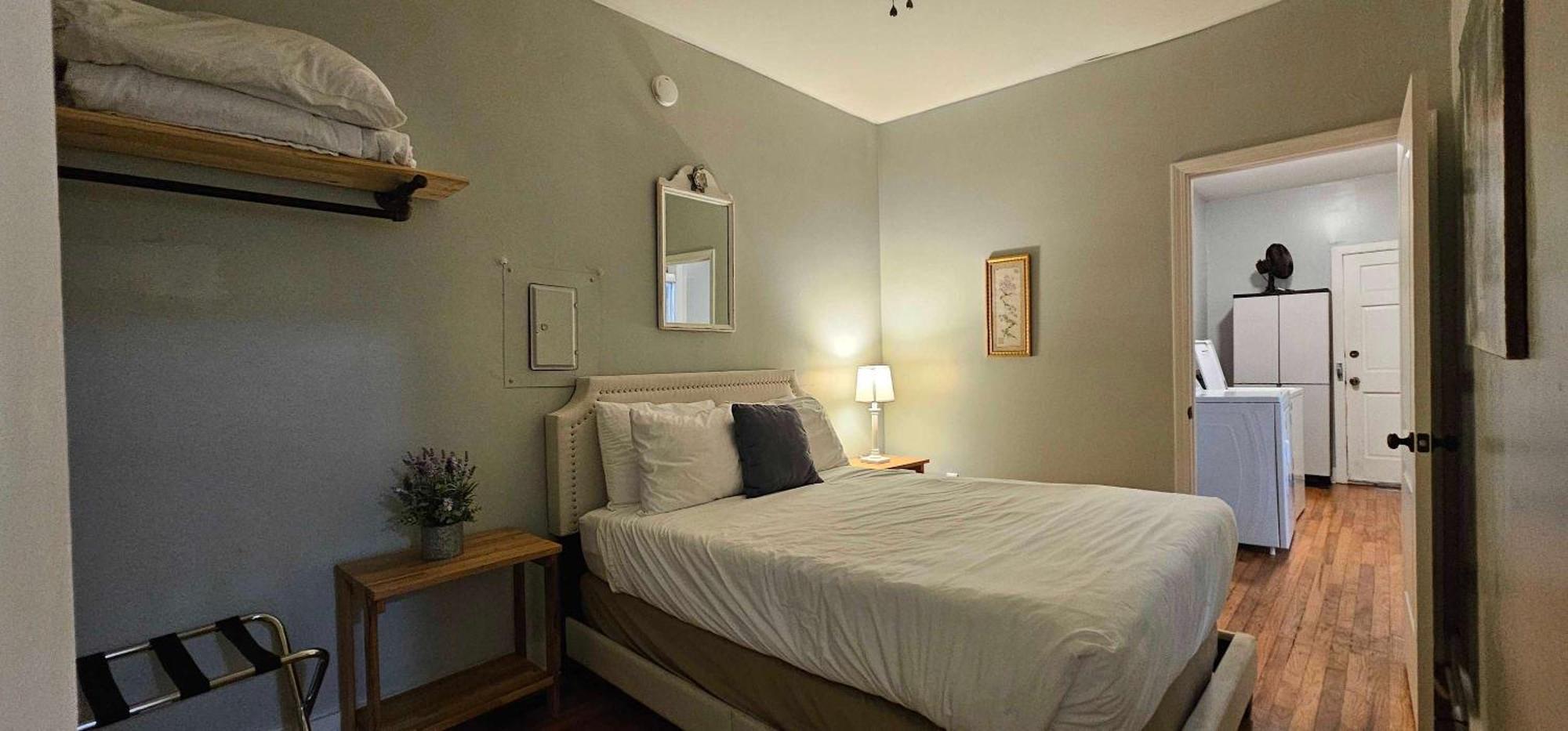Dauphin District Darling #1-downtown, Restaurants Apartment